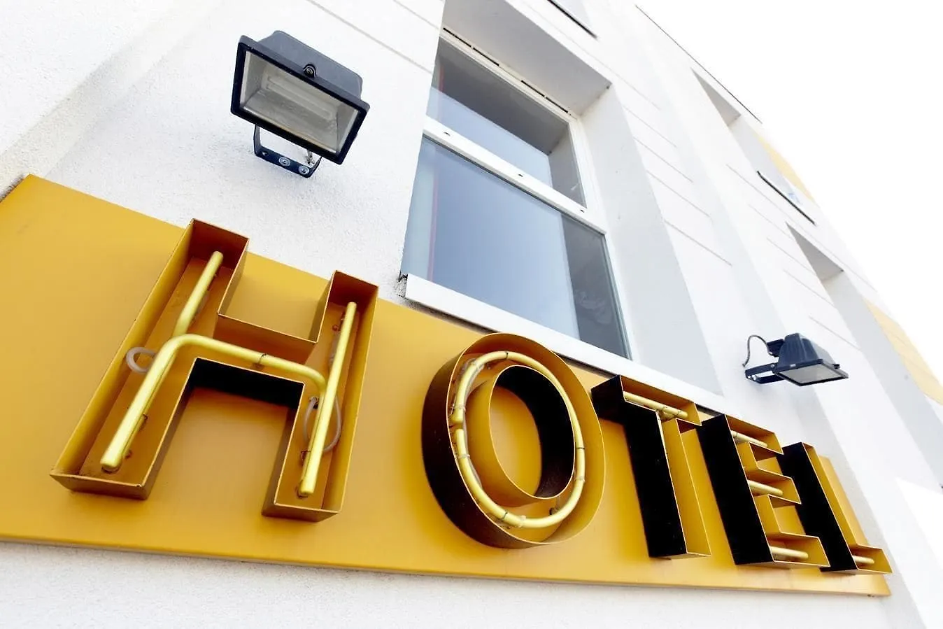 **  Greet Hotel Prevessin Geneve Aeroport צרפת